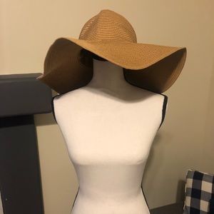 Floppy sun hat
